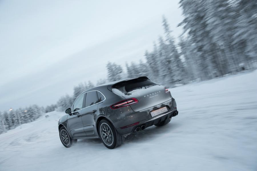  Porsche Macan Turbo Performance Package 2016 года  (фото 19 из 25)